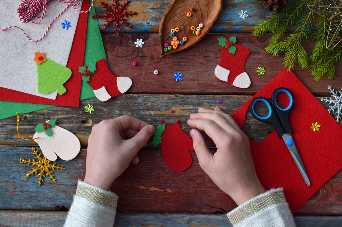 Paint Your Own Christmas Tote Bag – 6th December – 1.30-3.30pm